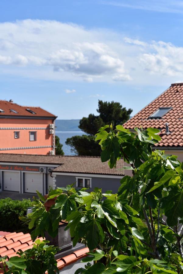 Apartment Crikvenica Car Exterior photo