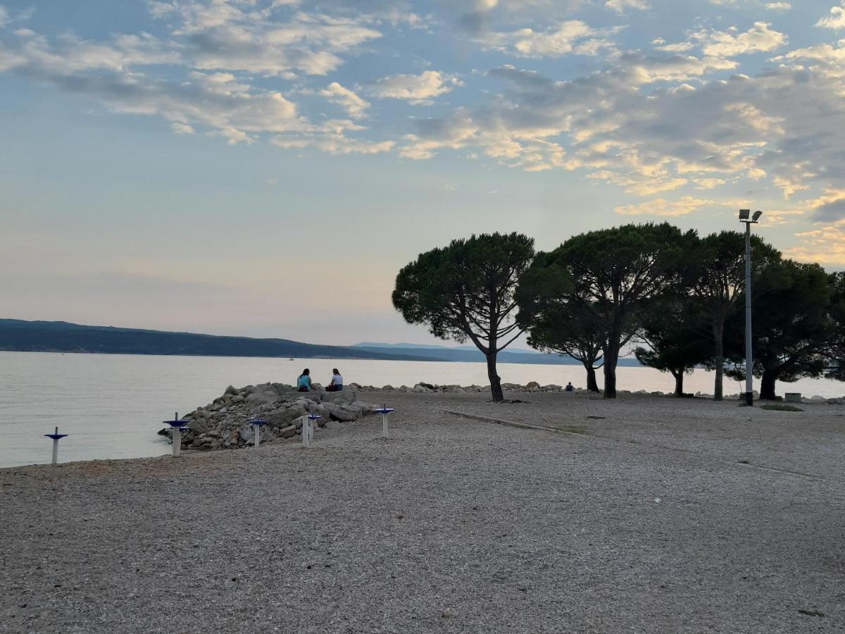 Apartment Crikvenica Car Exterior photo